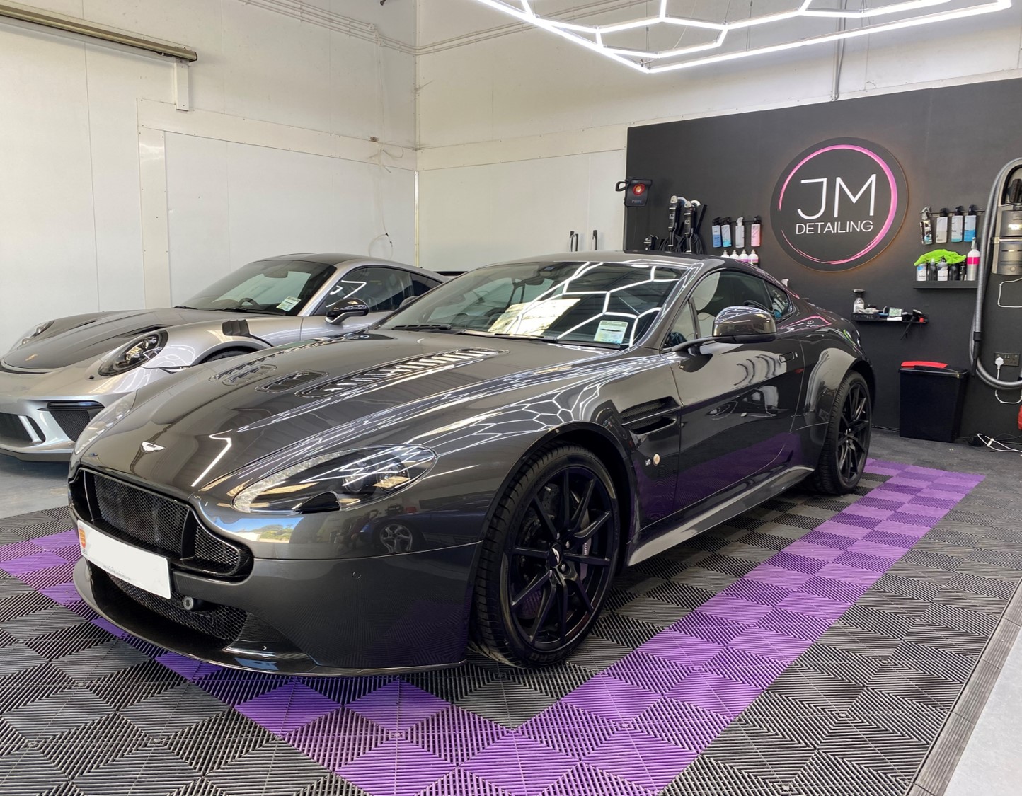 Aston Martin V12 Vantage F